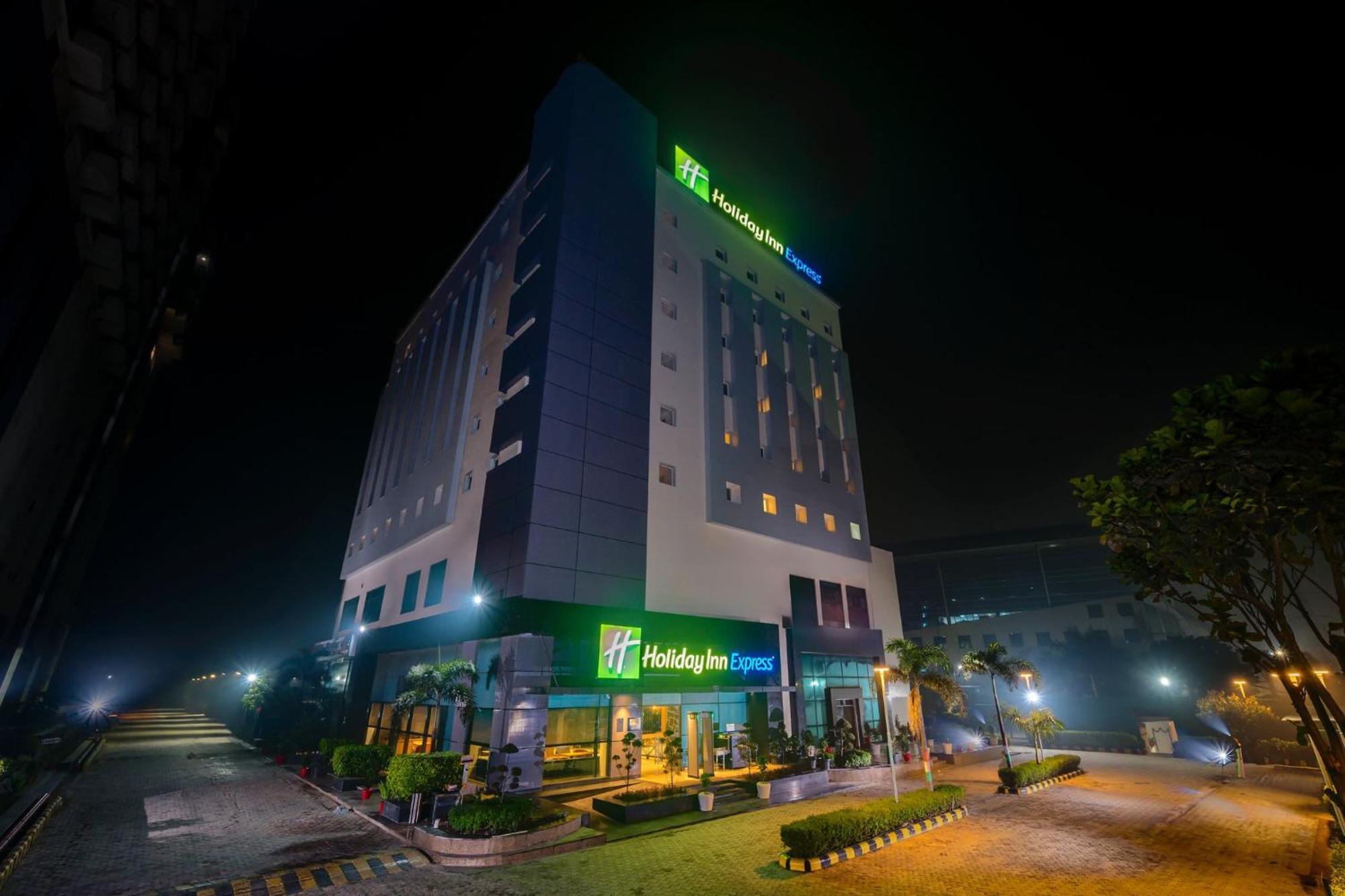 Holiday Inn Express Greater Noida Knowledge Park By Ihg Exterior foto